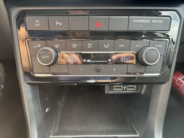 Volkswagen T-Cross 1.0 TSI Life DSG / AUTO / Navi / Carplay / Camera