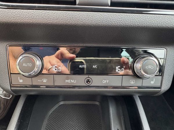 Skoda Scala 1.5 TSI Ambition DSG / CARPLAY / CAMERA / AUTO
