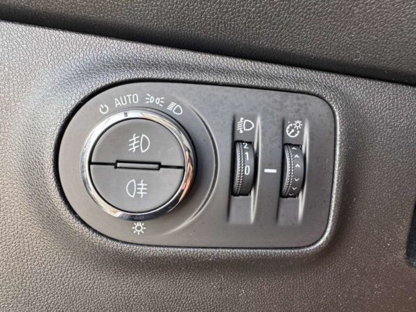 Opel Corsa 1.2i Edition / NAVI / CARPLAY / CLIM / CARNET