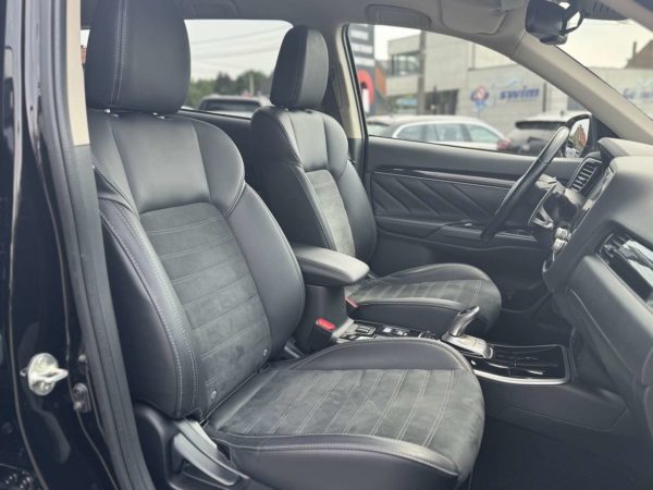 Mitsubishi Outlander 4WD PHEV Bus. Ed. / CARPLAY / ATTELAGE / CAMERA