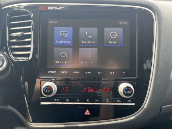 Mitsubishi Outlander 4WD PHEV Bus. Ed. / CARPLAY / ATTELAGE / CAMERA