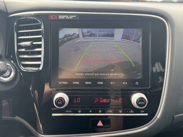Mitsubishi Outlander 4WD PHEV Bus. Ed. / CARPLAY / ATTELAGE / CAMERA