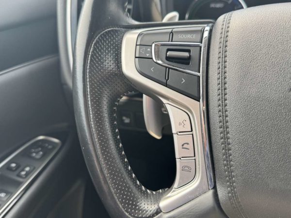 Mitsubishi Outlander 4WD PHEV Bus. Ed. / CARPLAY / ATTELAGE / CAMERA