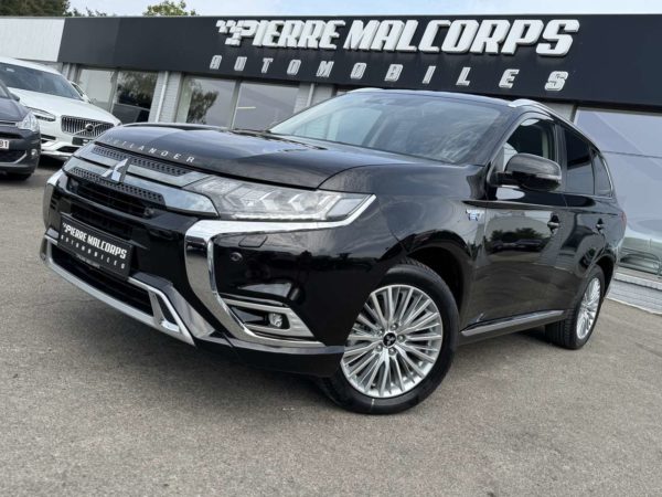Mitsubishi Outlander 4WD PHEV Bus. Ed. / CARPLAY / ATTELAGE / CAMERA