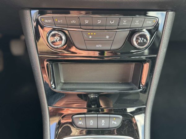 Opel Astra Sports Tourer 1.2 Turbo Elegance / GPS / CARPLAY
